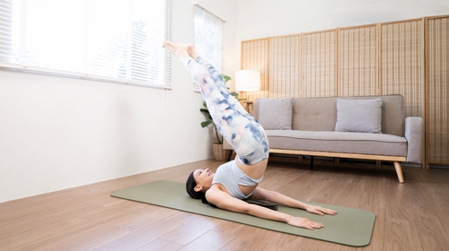 Viparita Karani (pose di atas dinding)